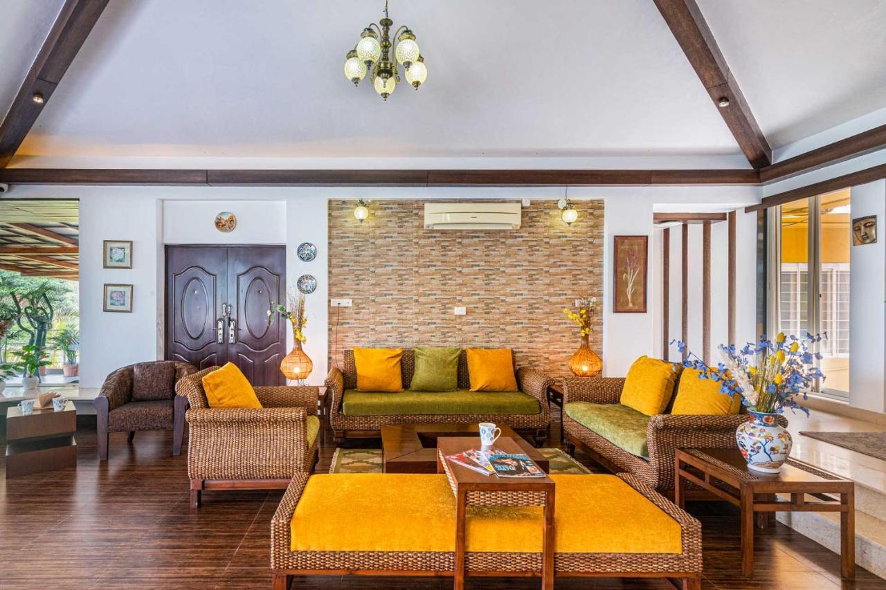 Ekam Lake House By Stayvista With Mountain & Lake Views, Outdoor Jacuzzi, Sauna, Modern Amenities & Kitchen Garden Pune Esterno foto