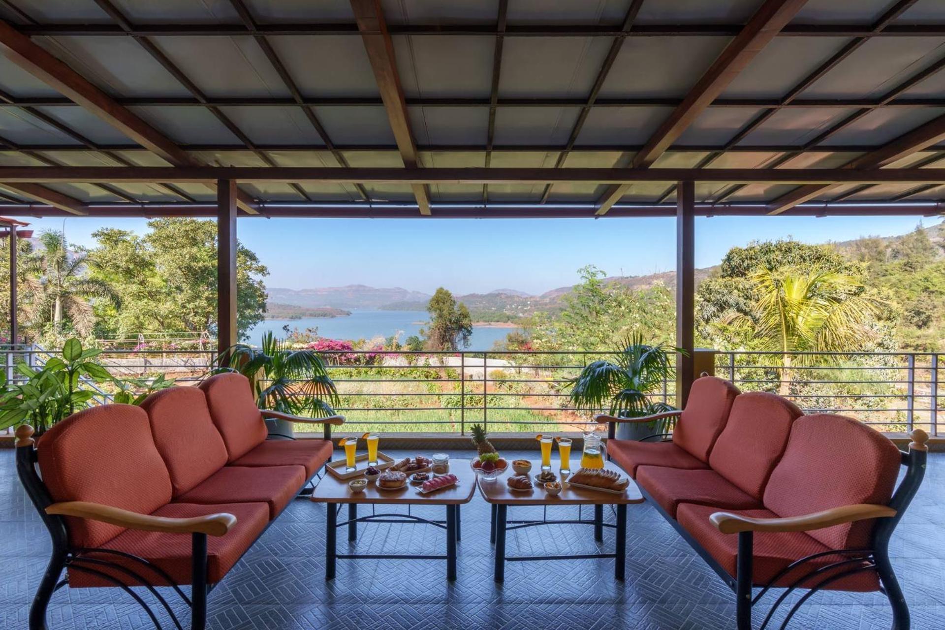 Ekam Lake House By Stayvista With Mountain & Lake Views, Outdoor Jacuzzi, Sauna, Modern Amenities & Kitchen Garden Pune Esterno foto